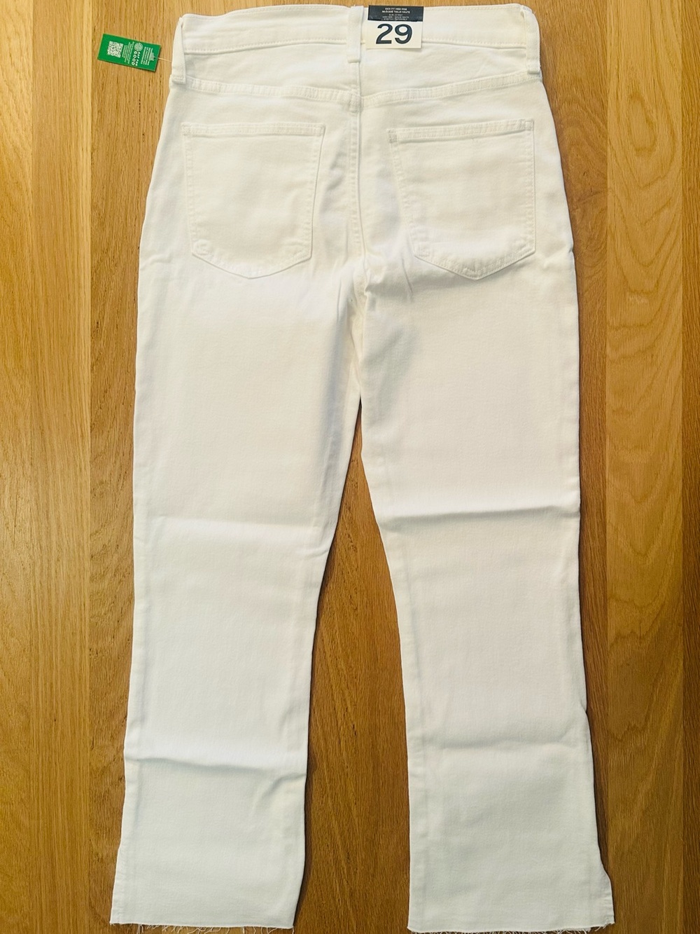 NWT GAP White kick fit high rise Women’s Jeans
